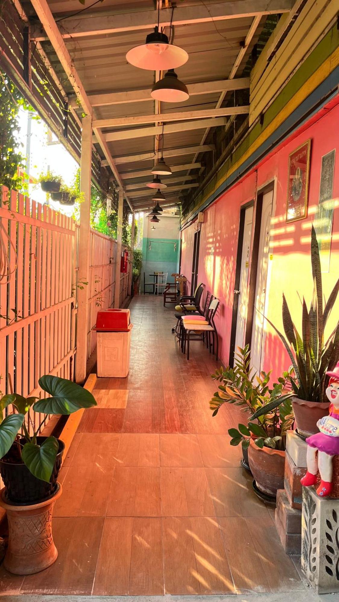 Pa Chalermchai Guesthouse Bangkok Luaran gambar